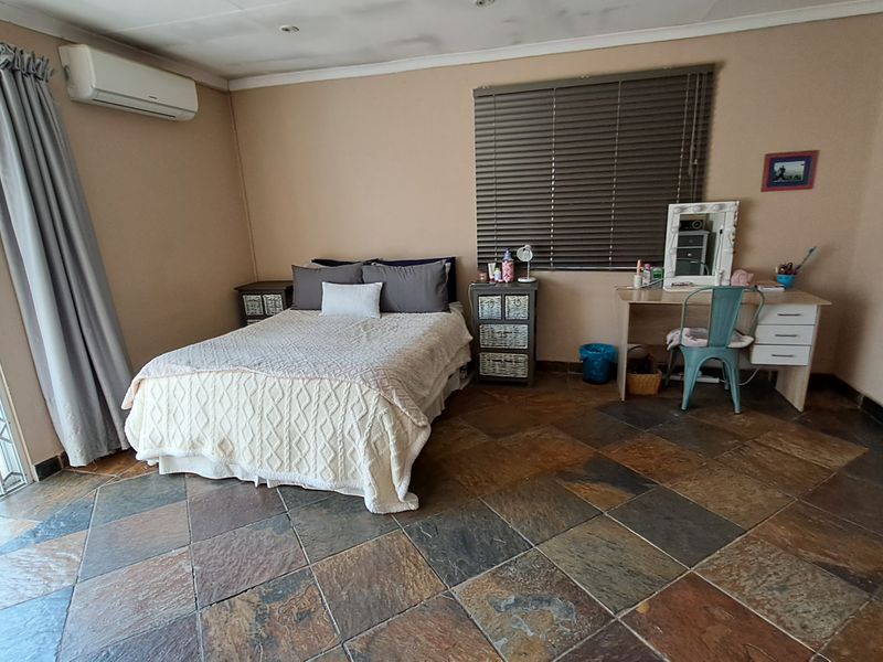 Character, Charm & Wooden Floors – The Perfect Family Home - Photo 6