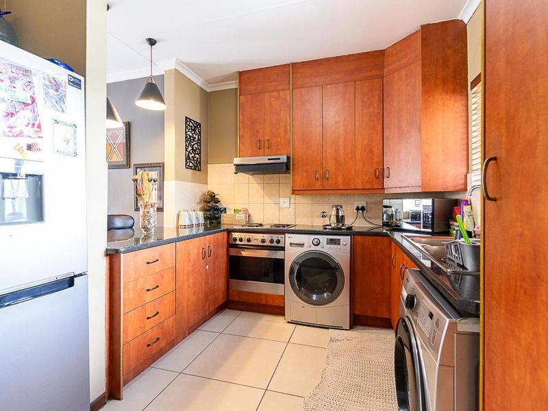 A MUST SEE!!! Modern 2 bedroom townhouse for sale in Meyersdal !!! - Photo 3