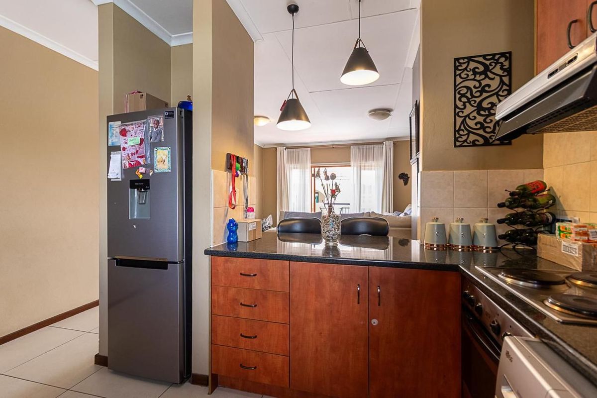 A MUST SEE!!! Modern 2 bedroom townhouse for sale in Meyersdal !!! - Photo 5