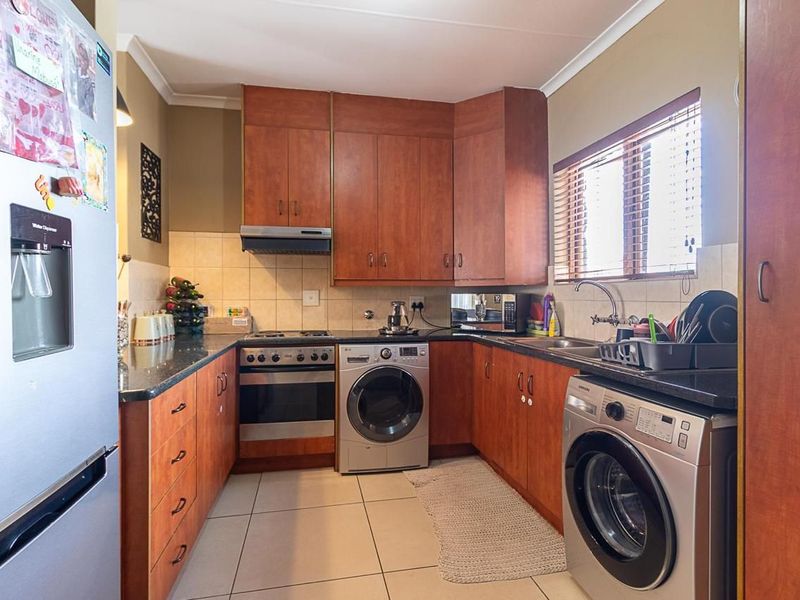 A MUST SEE!!! Modern 2 bedroom townhouse for sale in Meyersdal !!! - Photo 4