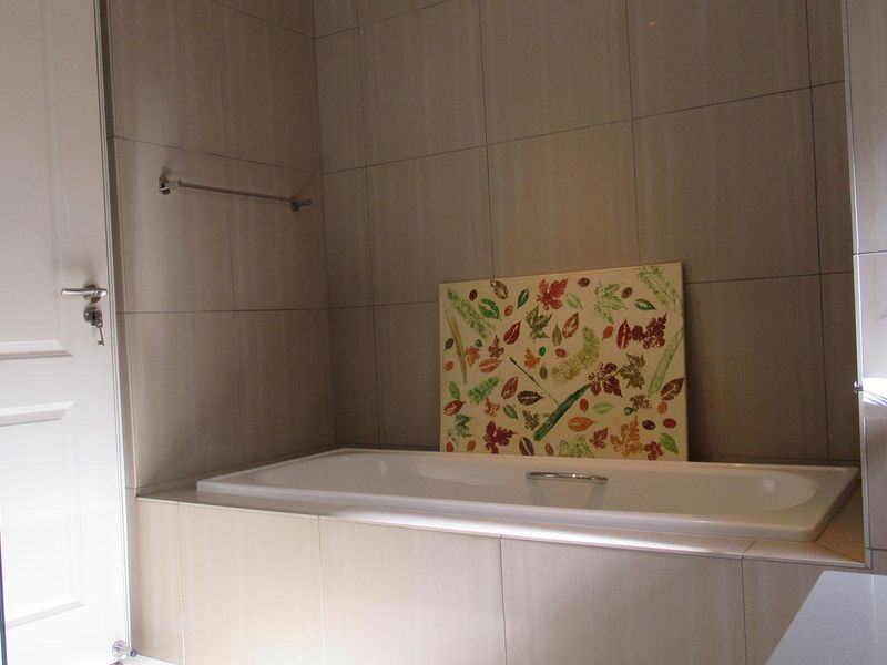 Spacious 2-Bedroom Apartment in Prestigious Houghton Estate - Photo 7