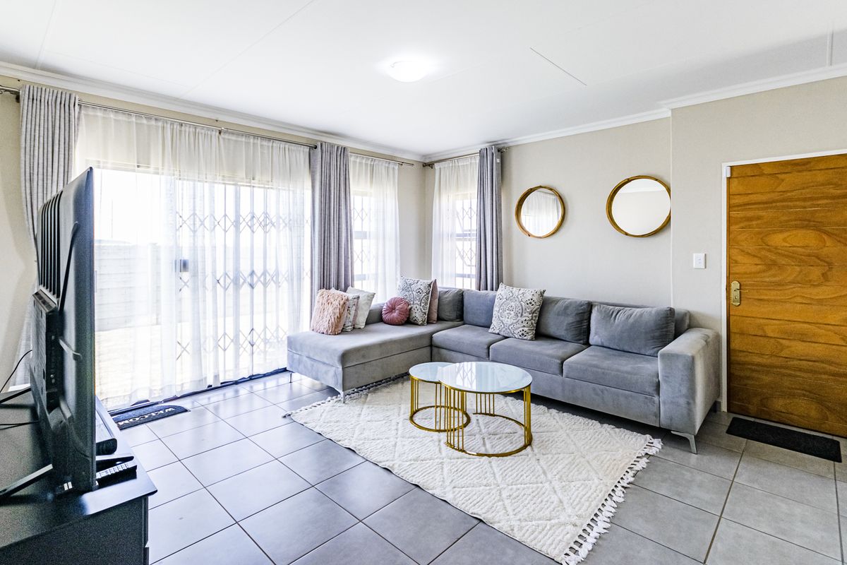 Comfortable, Modern & Ready To Move in Home - Photo 4
