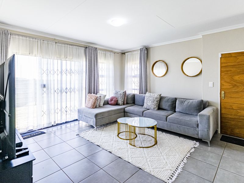 Comfortable, Modern & Ready To Move in Home - Photo 4