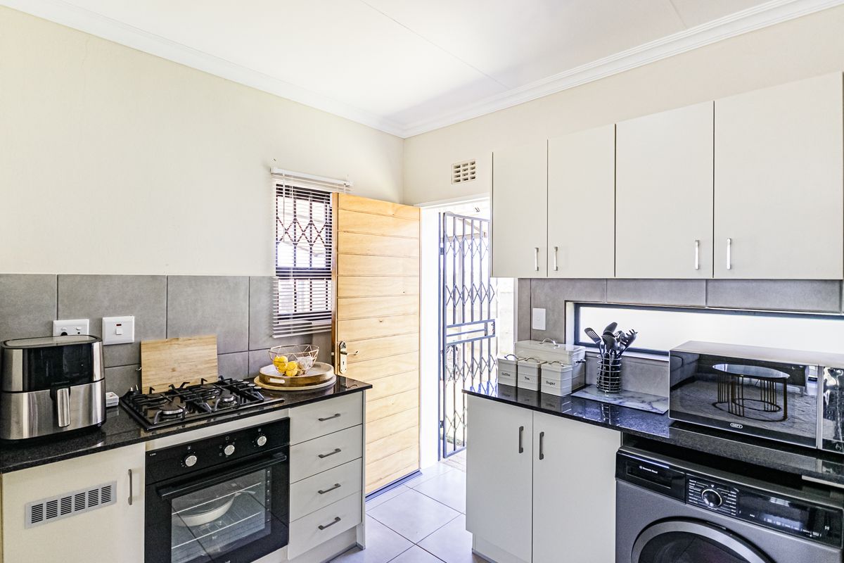 Comfortable, Modern & Ready To Move in Home - Photo 2