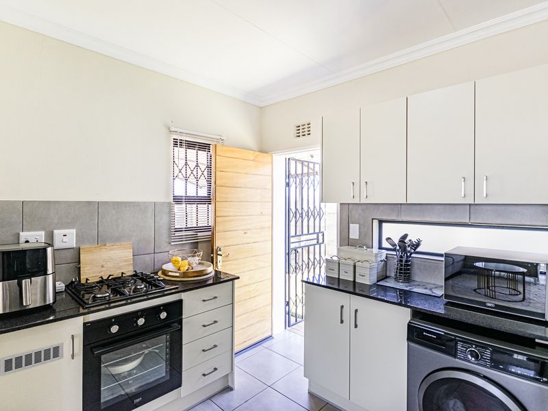 Comfortable, Modern & Ready To Move in Home - Photo 2