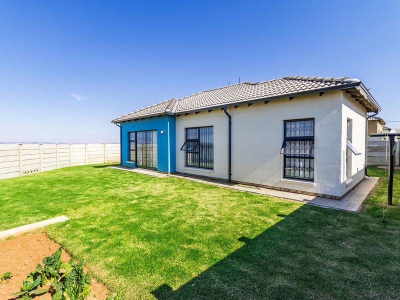 Comfortable, Modern & Ready To Move in Home - Photo 1