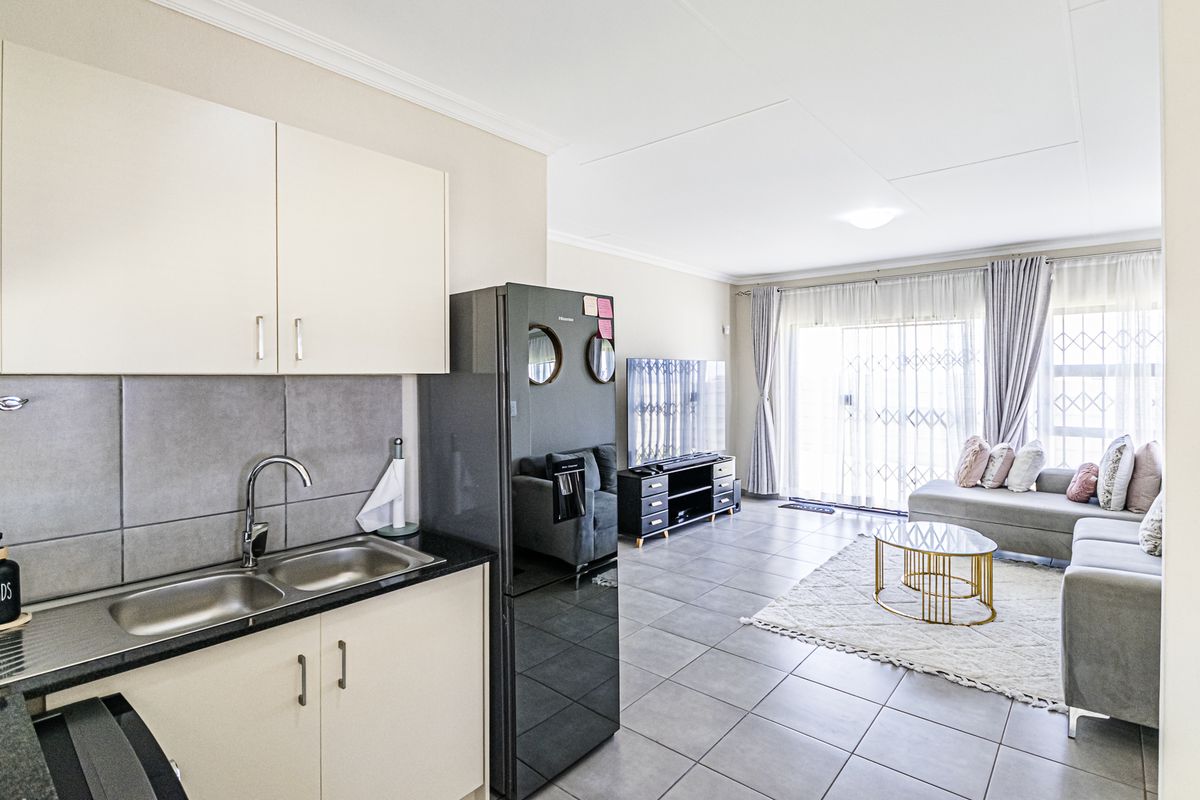 Comfortable, Modern & Ready To Move in Home - Photo 3