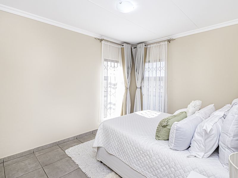 Comfortable, Modern & Ready To Move in Home - Photo 5