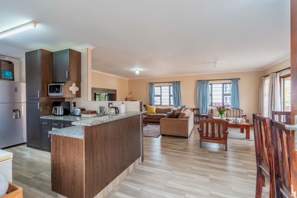 Modern, Move-In Ready Family Home in a Prime Sydenham Location - Photo 5