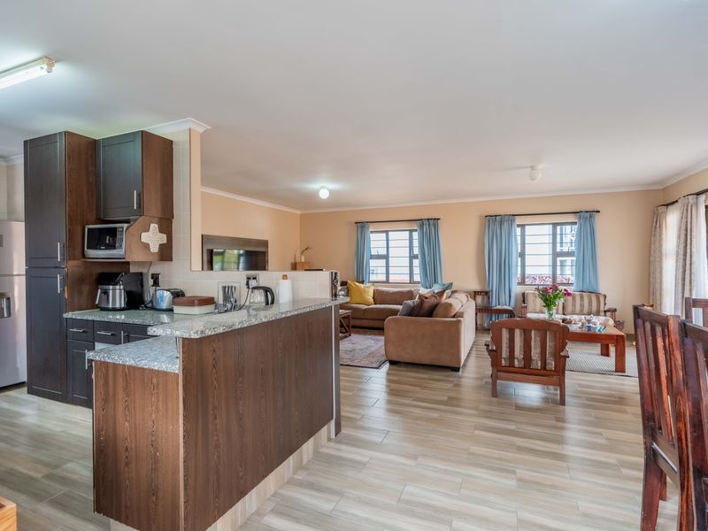 Modern, Move-In Ready Family Home in a Prime Sydenham Location - Photo 5