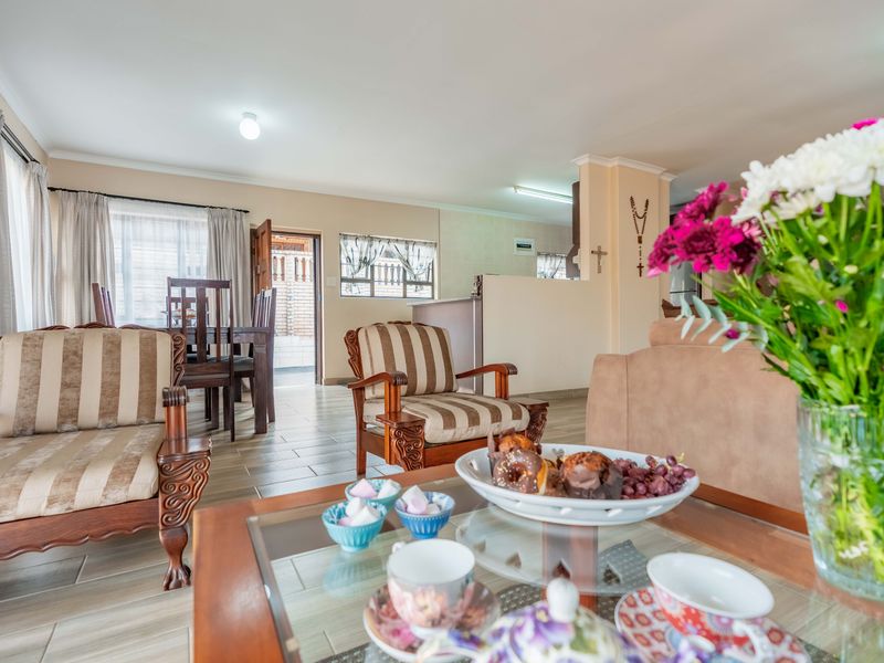 Modern, Move-In Ready Family Home in a Prime Sydenham Location - Photo 10
