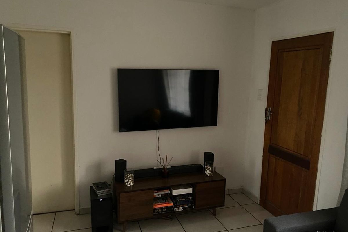 NEAT APARTMENT - Photo 5