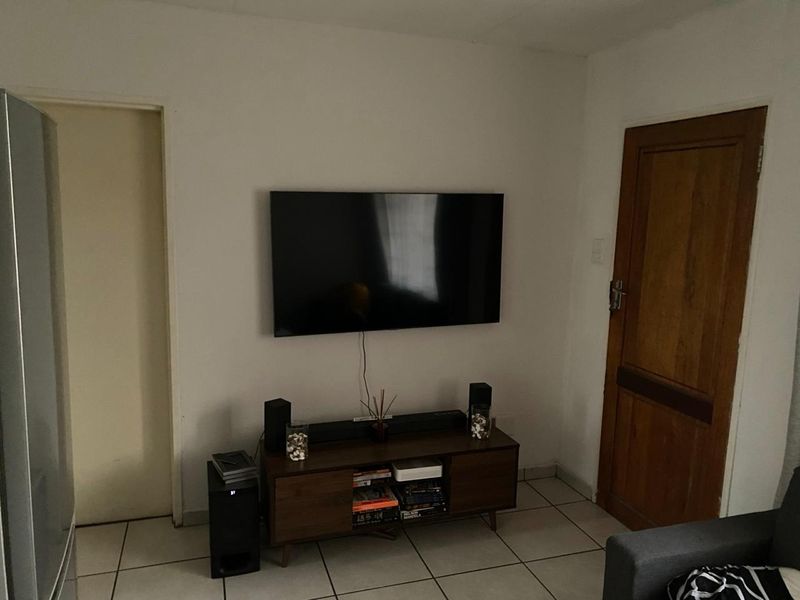 NEAT APARTMENT - Photo 5