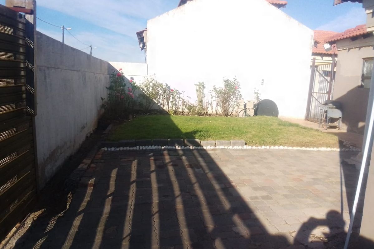Charming 2-Bedroom House in Golden Gardens, Sebokeng – A Perfect Family Haven! - Photo 2