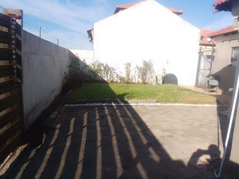 Charming 2-Bedroom House in Golden Gardens, Sebokeng – A Perfect Family Haven! - Photo 2