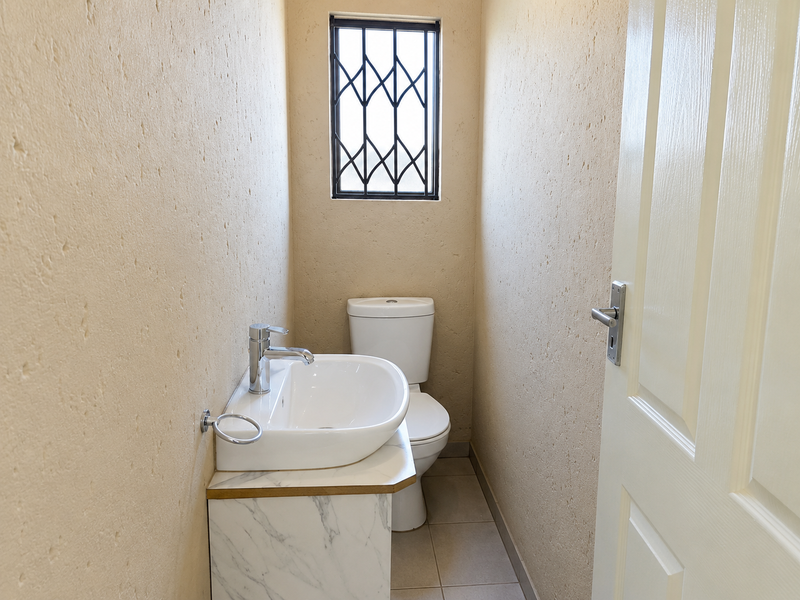 Charming 2-Bedroom House in Golden Gardens, Sebokeng – A Perfect Family Haven! - Photo 5