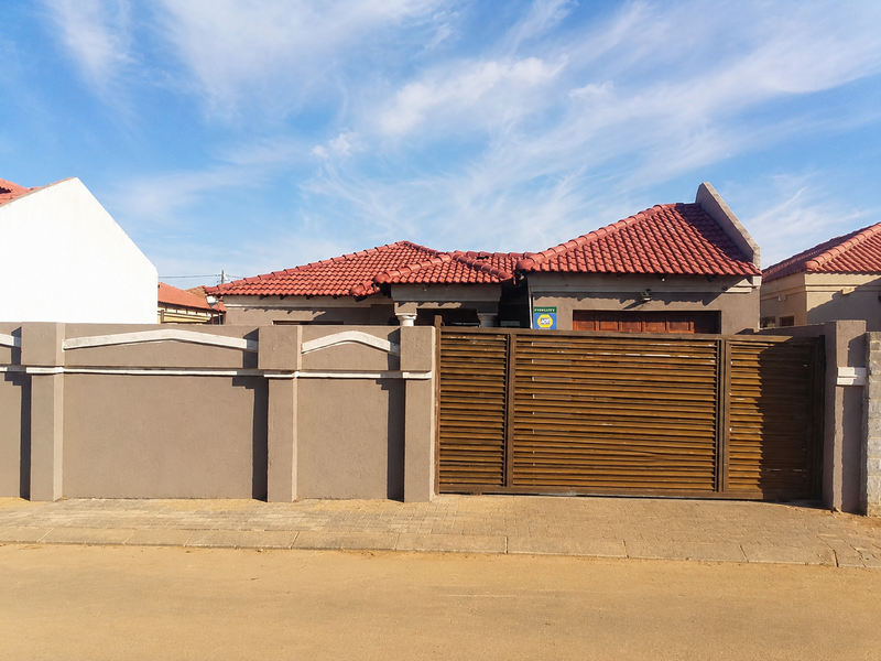 Charming 2-Bedroom House in Golden Gardens, Sebokeng – A Perfect Family Haven! - Photo 1