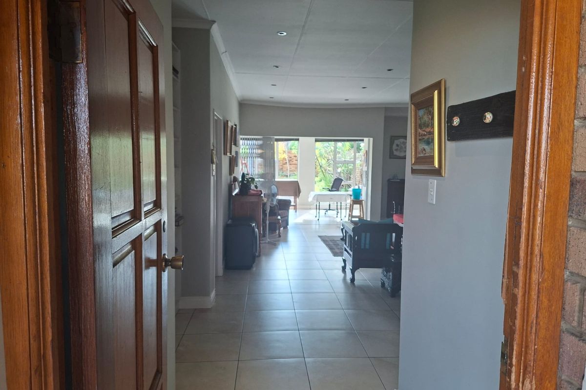 Well-Maintained 3-Bedroom Face brick Townhouse in Secure Hutten Heights Complex - Photo 3