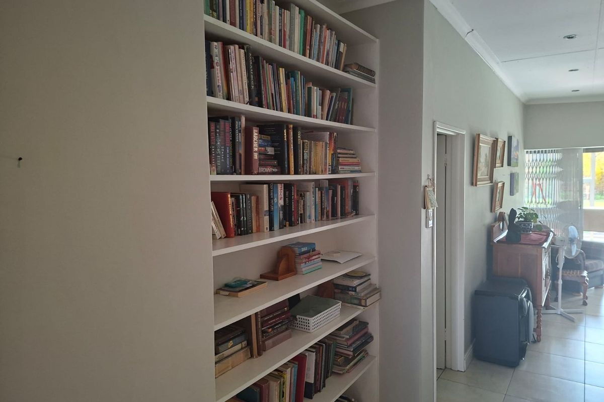 Well-Maintained 3-Bedroom Face brick Townhouse in Secure Hutten Heights Complex - Photo 4