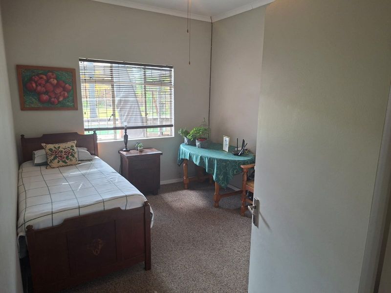 Well-Maintained 3-Bedroom Face brick Townhouse in Secure Hutten Heights Complex - Photo 10