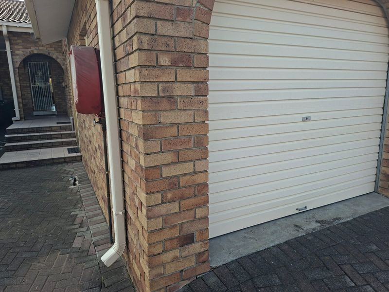 Well-Maintained 3-Bedroom Face brick Townhouse in Secure Hutten Heights Complex - Photo 2