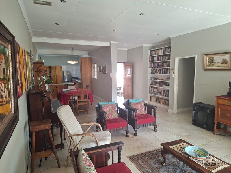 Well-Maintained 3-Bedroom Face brick Townhouse in Secure Hutten Heights Complex - Photo 5