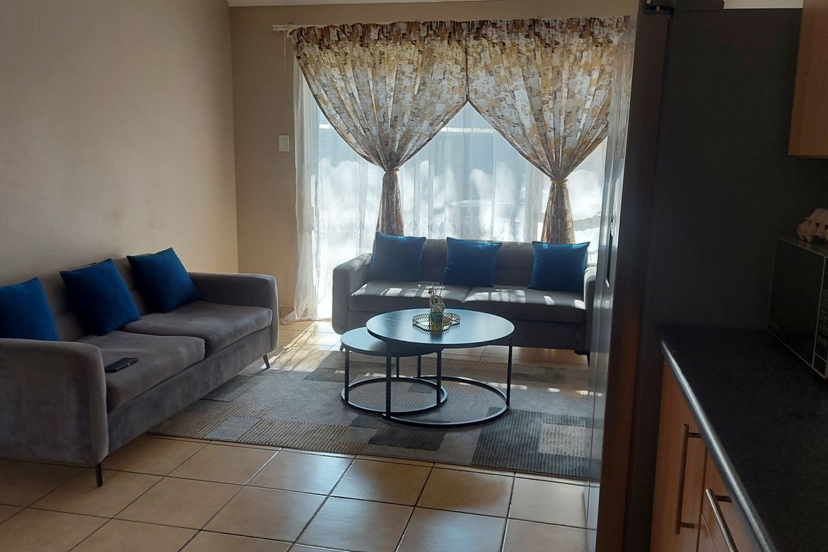 Modern 3-Bedroom Apartment in a Well-Maintained Complex, Geelhout Park, Rustenburg - Photo 3