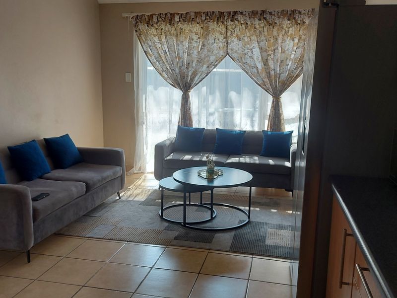 Modern 3-Bedroom Apartment in a Well-Maintained Complex, Geelhout Park, Rustenburg - Photo 3