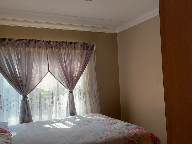 Modern 3-Bedroom Apartment in a Well-Maintained Complex, Geelhout Park, Rustenburg - Photo 10