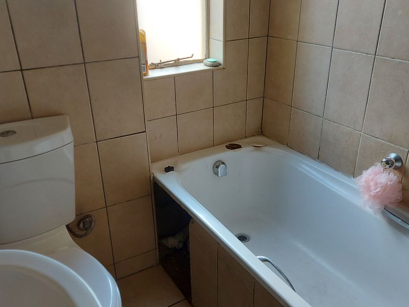 Modern 3-Bedroom Apartment in a Well-Maintained Complex, Geelhout Park, Rustenburg - Photo 9
