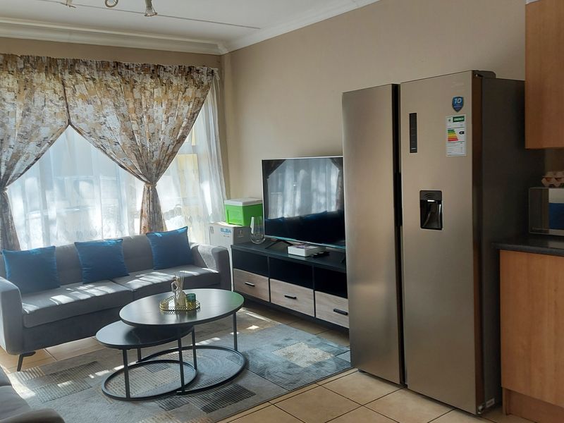 Modern 3-Bedroom Apartment in a Well-Maintained Complex, Geelhout Park, Rustenburg - Photo 4