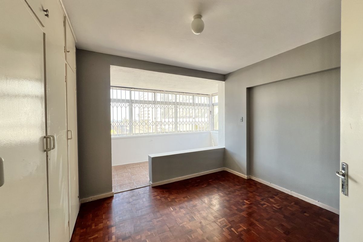 South Beach Three Bedroom Flat For Sale - Photo 5