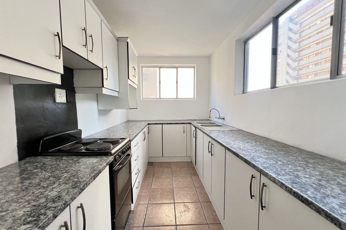 South Beach Three Bedroom Flat For Sale - Photo 2