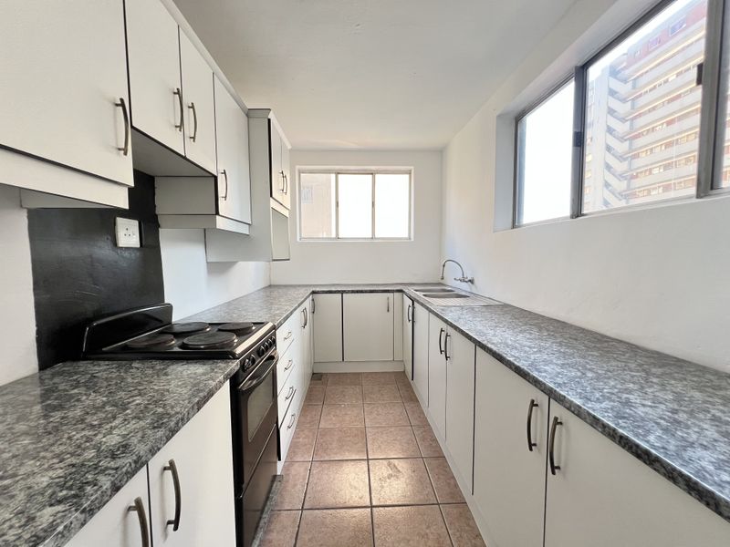 South Beach Three Bedroom Flat For Sale - Photo 2