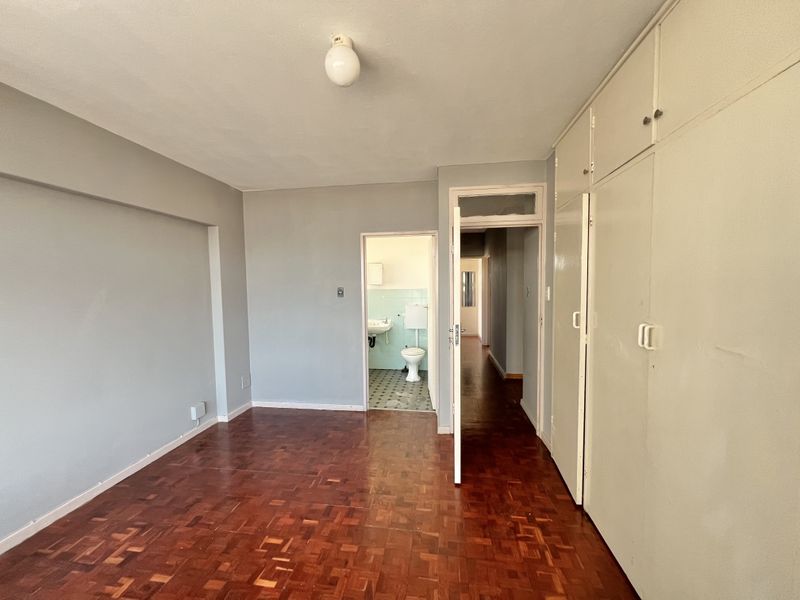 South Beach Three Bedroom Flat For Sale - Photo 10