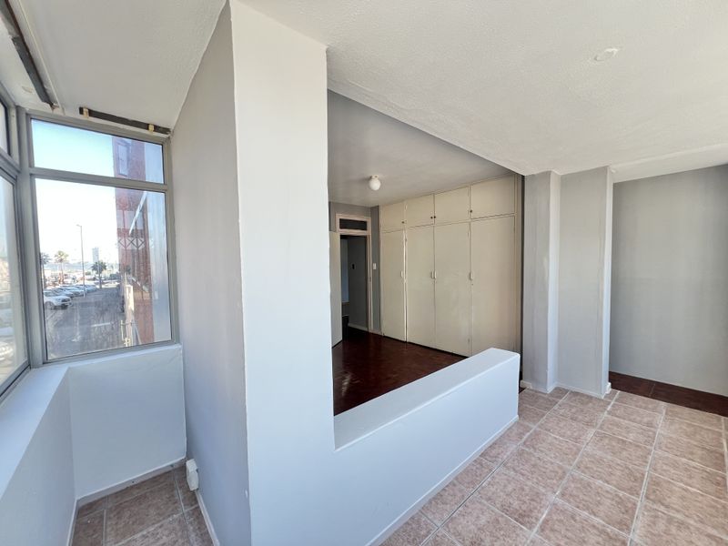South Beach Three Bedroom Flat For Sale - Photo 8