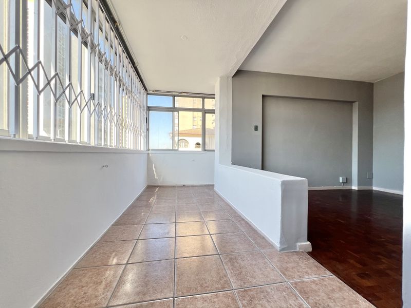 South Beach Three Bedroom Flat For Sale - Photo 6