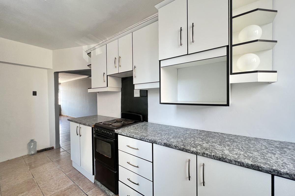 South Beach Three Bedroom Flat For Sale - Photo 4
