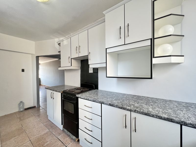 South Beach Three Bedroom Flat For Sale - Photo 4