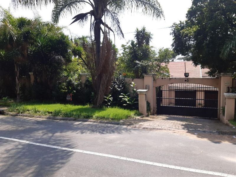 Exceptional Family Home on Expansive 2,606m2 Stand in Prestigious Athollhurst – Bank Assisted Sale O - Photo 1
