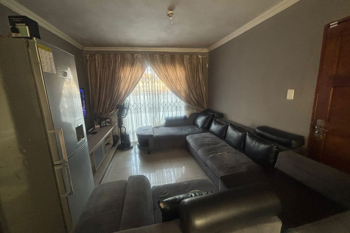 Stunning 3-bedroom home for sale - Photo 2