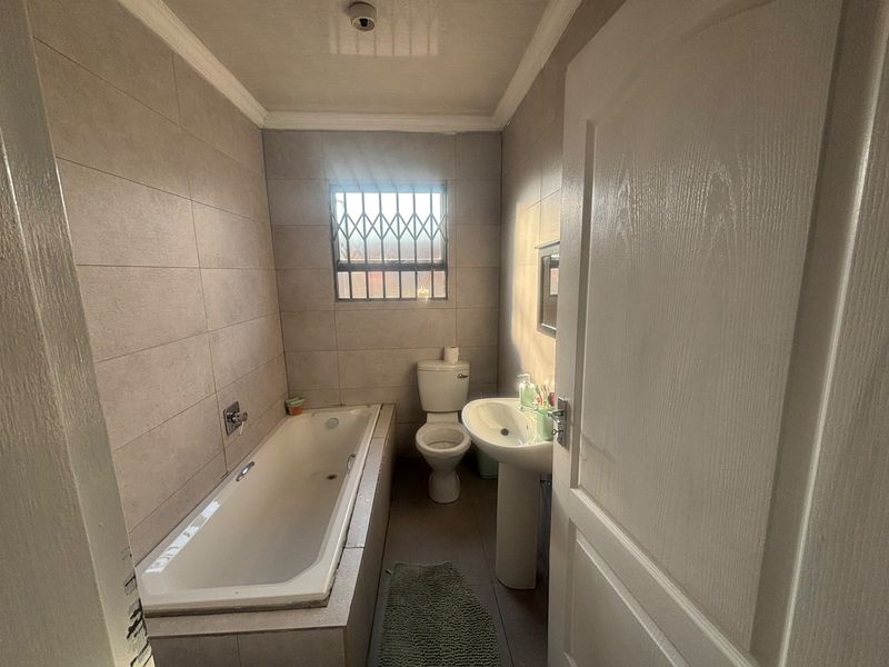 Stunning 3-bedroom home for sale - Photo 9