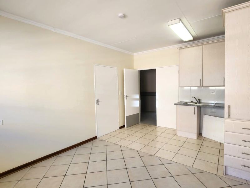 1-bedroom retirement unit - Photo 5