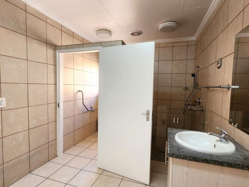 1-bedroom retirement unit - Photo 8