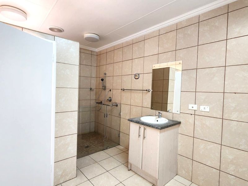 1-bedroom retirement unit - Photo 7