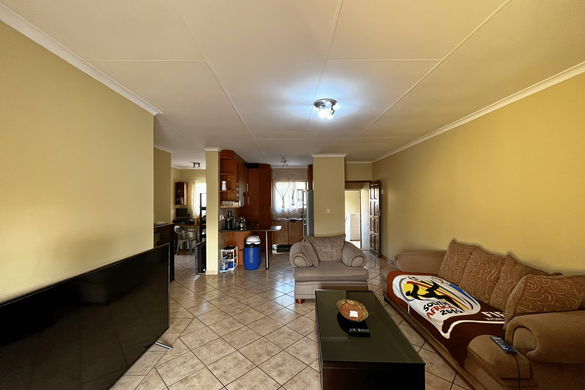 North-Facing 2-Bedroom Apartment with Private Braai & Borehole Water - Photo 4