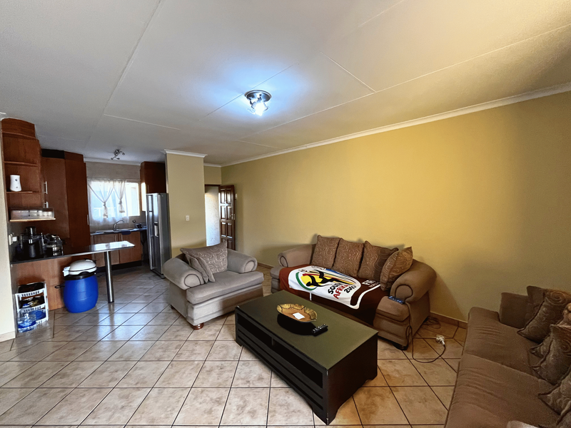 North-Facing 2-Bedroom Apartment with Private Braai & Borehole Water - Photo 5