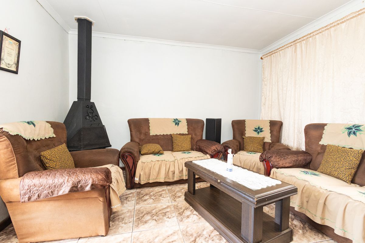 Cozy 2 Bedroom Home For Sale In Belhar - Photo 3