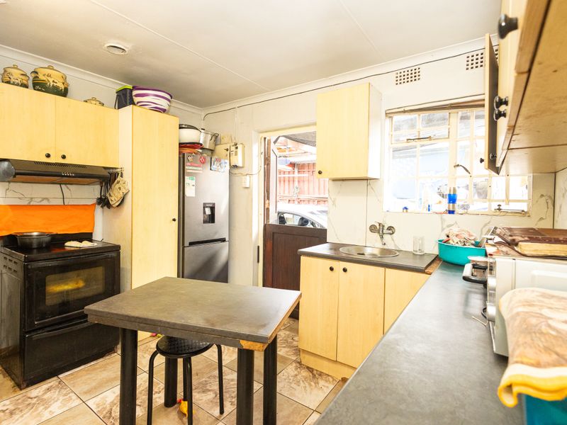 Cozy 2 Bedroom Home For Sale In Belhar - Photo 4