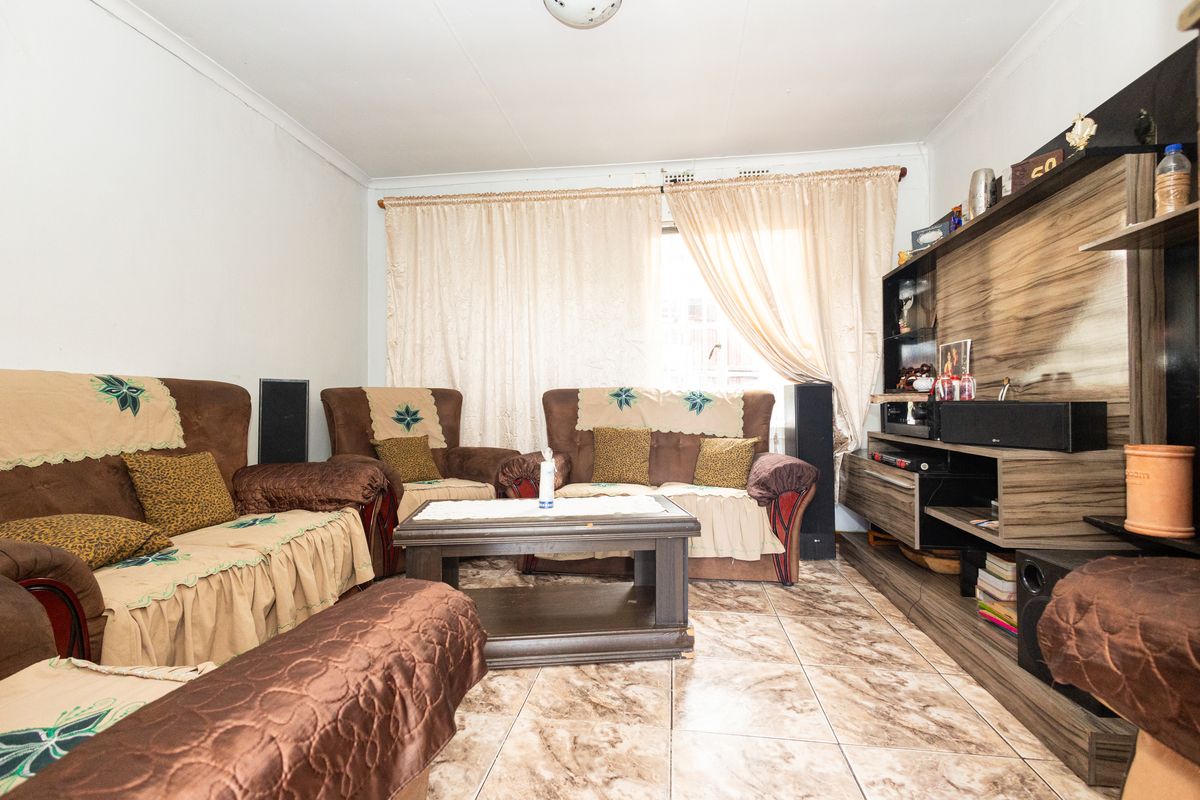 Cozy 2 Bedroom Home For Sale In Belhar - Photo 2